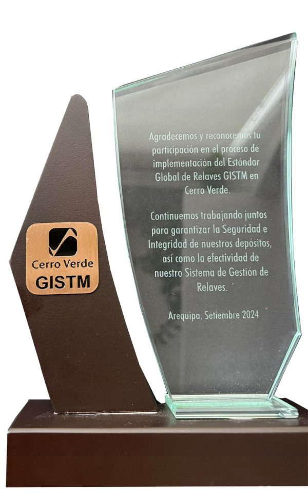 Close-up image of an award trophy for Cerro Verde GISTM.
